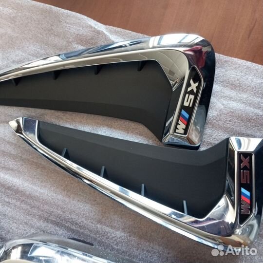 Решетка радиатора BMW X5 оригинал+ накладка крыла