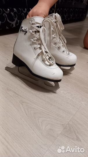 Продам детские фигурные коньки