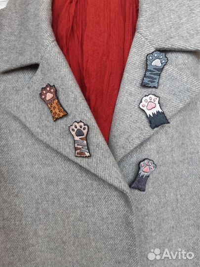 Брошь вышитая Кошачьи лапки