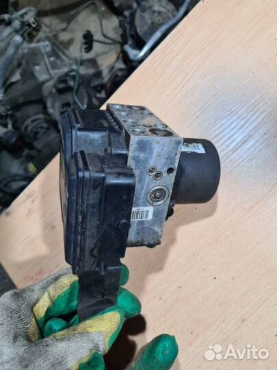 Блок ABS Volkswagen Tiguan 1 2010