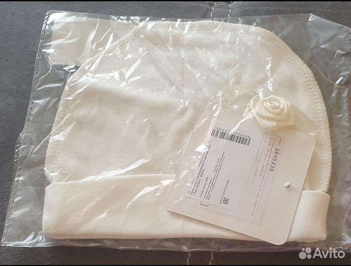 Шапочки для лялечек до 3-х месяцев. Новые