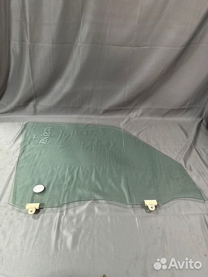 Стекло двери переднее левое Nissan Patrol Y61 ZD30