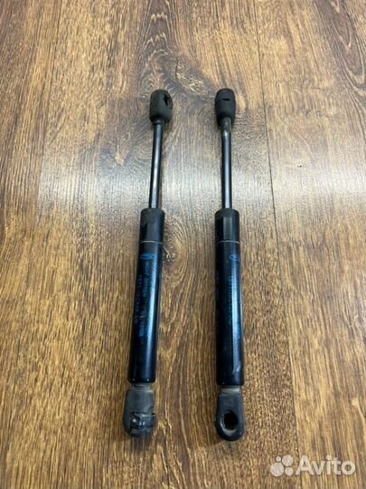 Амортизатор капота передний Ford Mondeo III 2.0