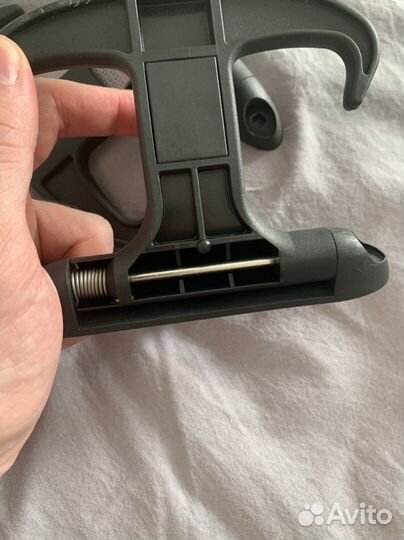 Крючок в багажник 1k867615a и папка под документы