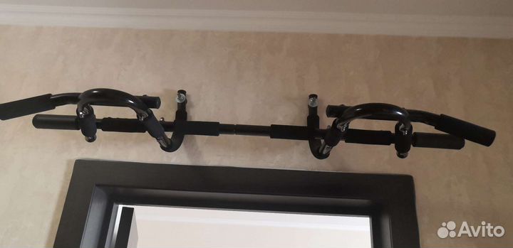 Турник настенный