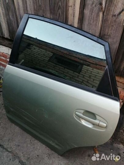 Двери Toyota prius NHW20