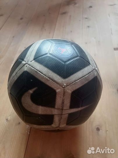 Футбольные мячи