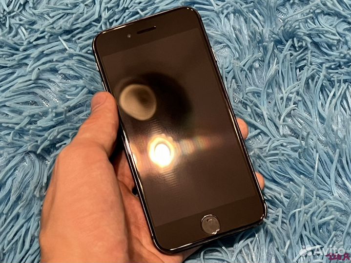 iPhone 8, 64 ГБ