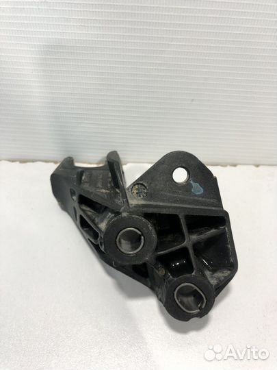 Кронштейн крепление троса кпп Renault sandero step