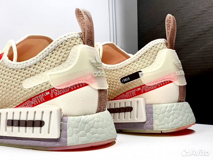 Кроссовки adidas nmd бежевые