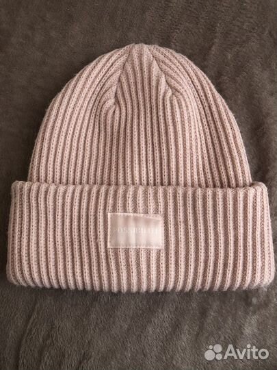 Две женские шапки, в отличном состоянии