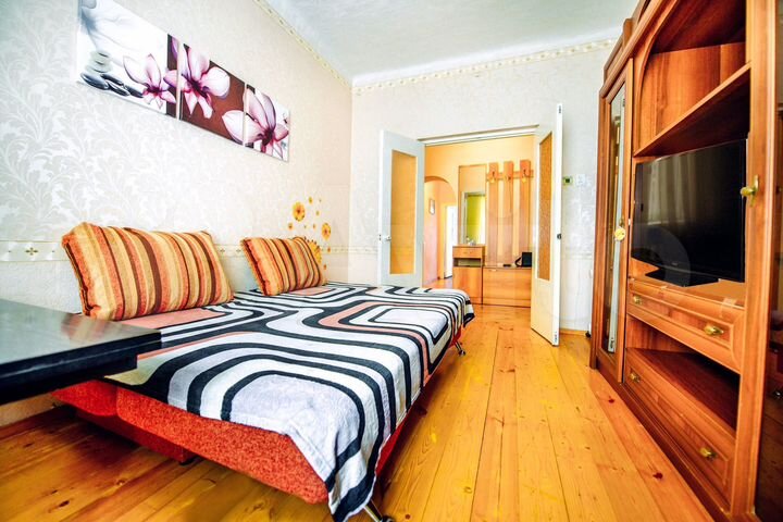 2-к. квартира, 60 м², 1/4 эт.