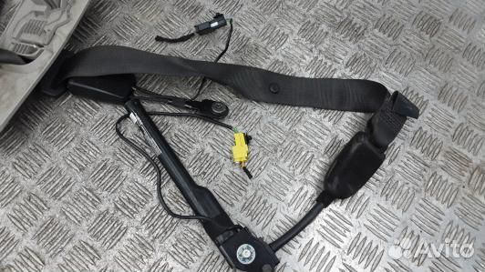 Ремень безопасности с пиропатроном сиденья передне
