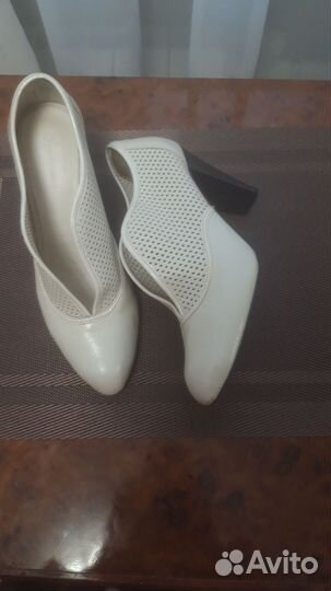 Туфли натуральные женские молочные, черно-зеленые