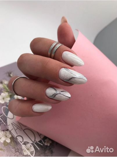 Маникюр и педикюр