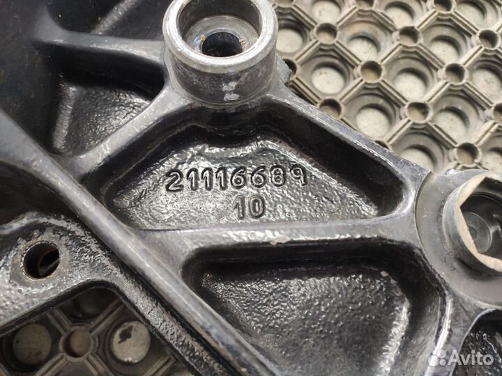 Кронштейн буксировочный левый Renault T