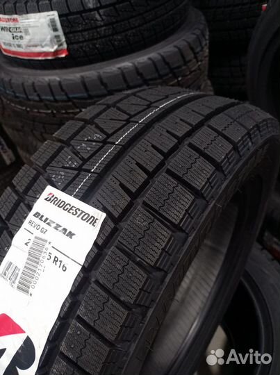 Bridgestone Blizzak Revo GZ 215/55 R16
