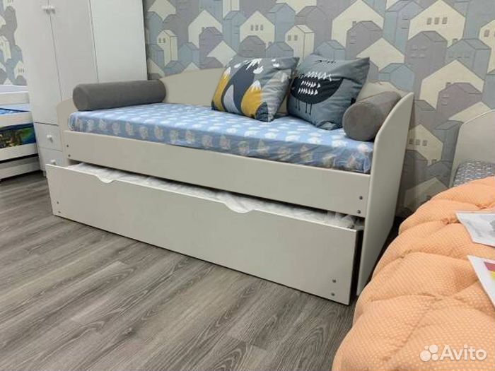 Кровать без мягкой спинки выкатное место для малыш