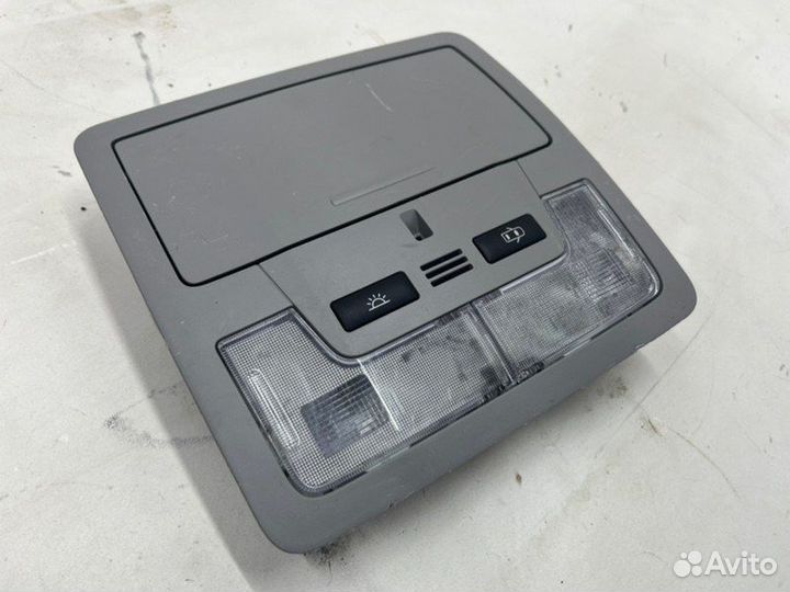 Плафон освещения салона передний Toyota Camry