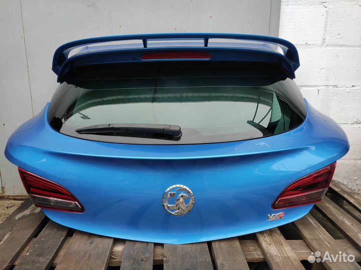 Крышка багажника OPC на Opel Astra J