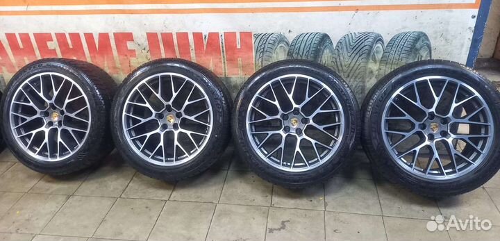 Разноширокие на Porsche Macan R20