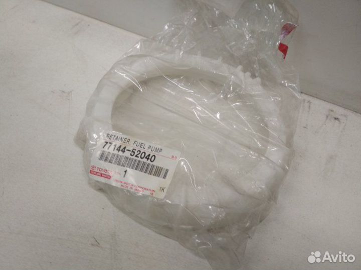 Крышка топливного насоса Toyota Corolla E150