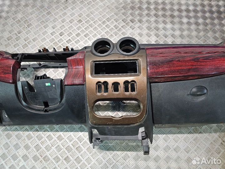 Торпедо Renault Logan