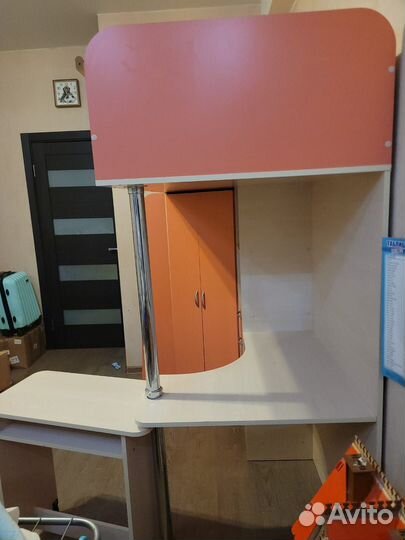 Кровать чердак со столом и шкафом бу