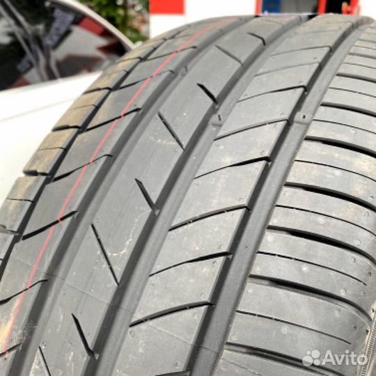Kumho Ecsta HS52 245/45 R18 100W