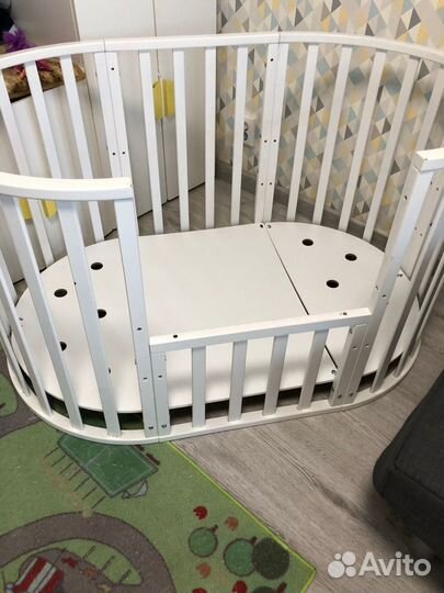 Детская кроватка с маятником круглая