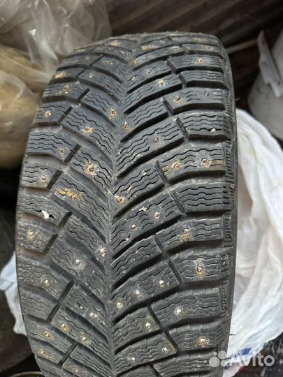 Michelin X-Ice North 4 205/50 R17 93T