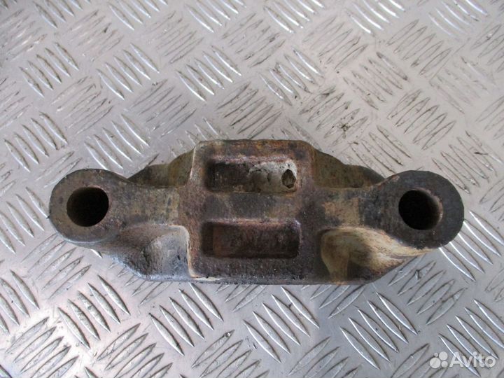 Кронштейн заднего стабилизатора Volvo 1079482