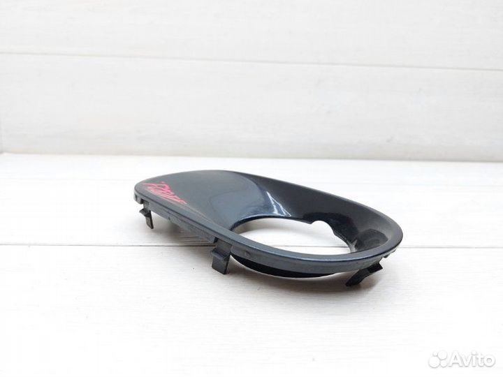 Накладка противотуманной фары передняя правая Bmw