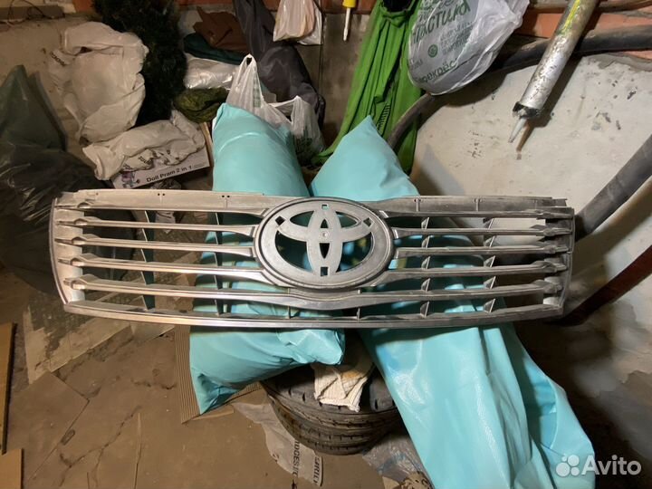 Решетка радиатора Тойота camry