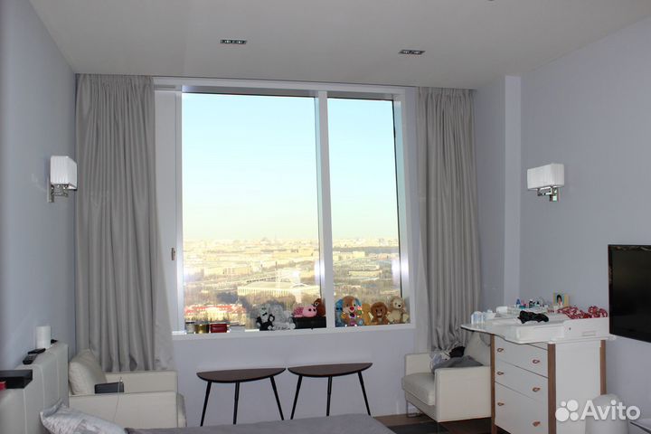 Дистанционно управляемые шторы на карнизе