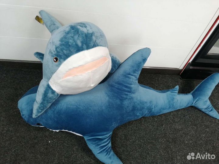 Плюшевая игрушка акула