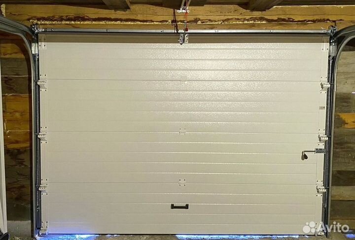 Гаражные ворота дамаст под ключ