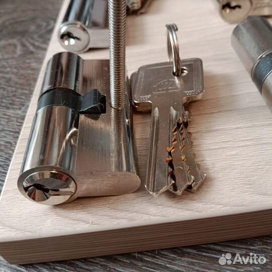 Личинка для дверного замка