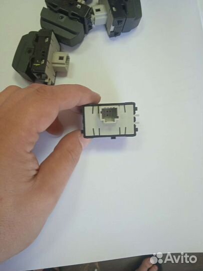 Продам кнопку включения круиз-контроля Renault