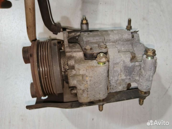 Компрессор кондиционера mazda 3, ford focus, LF-VE