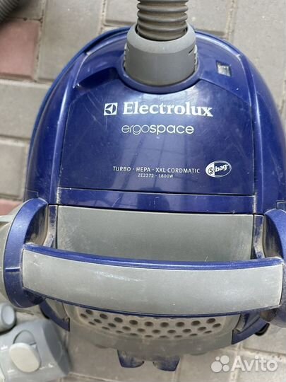 Пылесос Electrolux ZE2272 бу