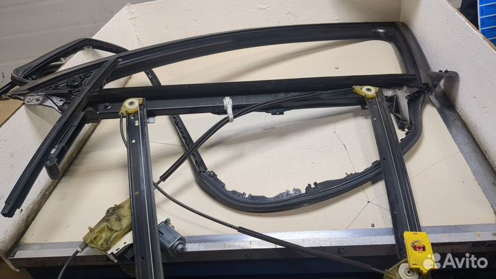 Стеклоподъемник электрический левый передний Audi A6 (C6)