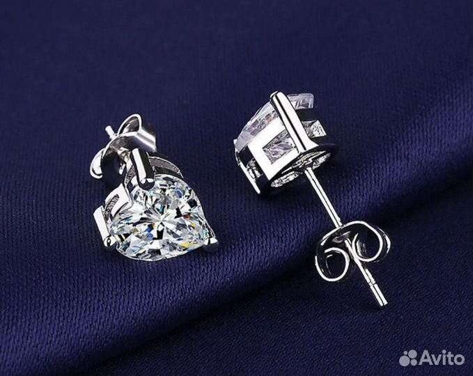 Серьги гвоздики сердечки с муассанитами 2 карата