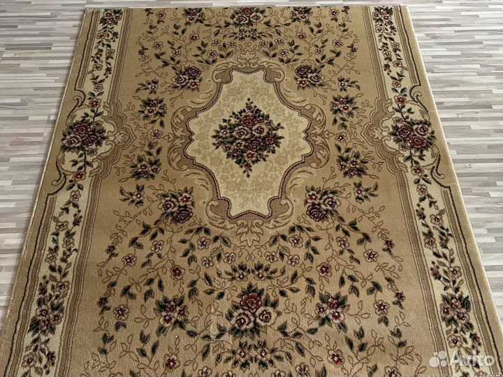 Ковер 1,5 м на 1,65 м новый