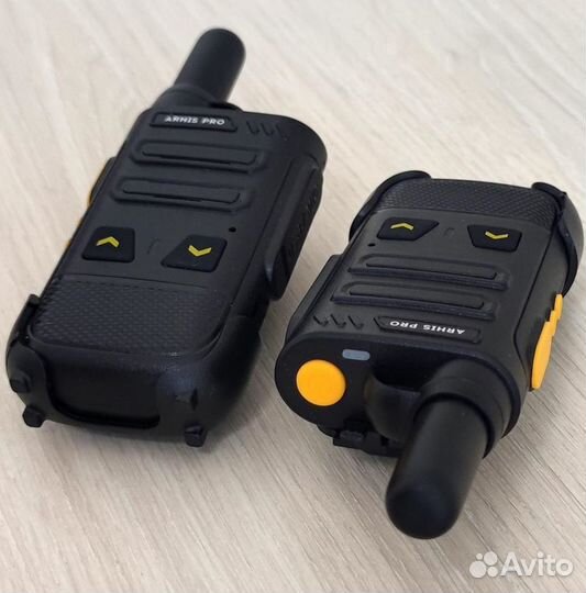 Рация-радиостанция в комплекте с наушниками