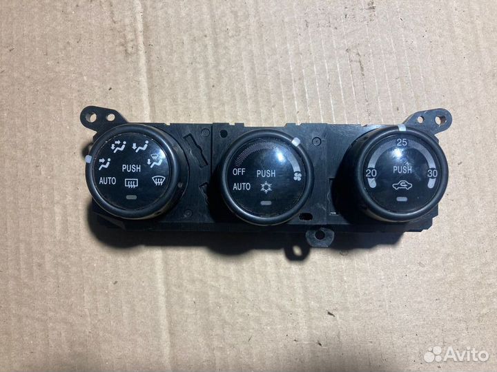 Блок управления климатом Mitsubishi Pajero Sport 2