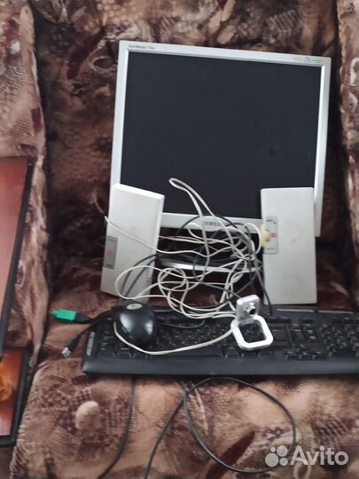 Компьютер,клавиатура,мышка,камера,колонки,монитор