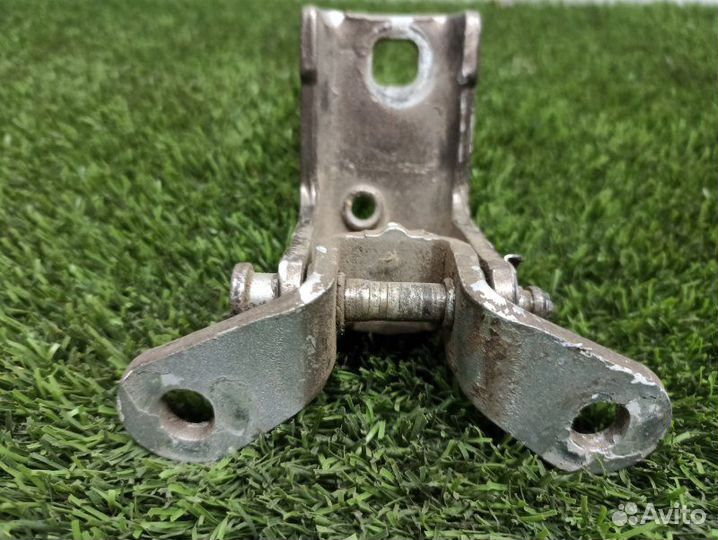 Петля двери нижняя задняя правая Ford Mondeo 3 B4Y