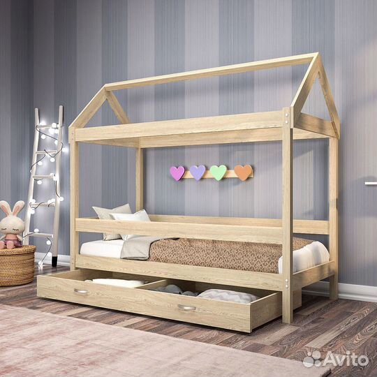 Кровать домик из массива