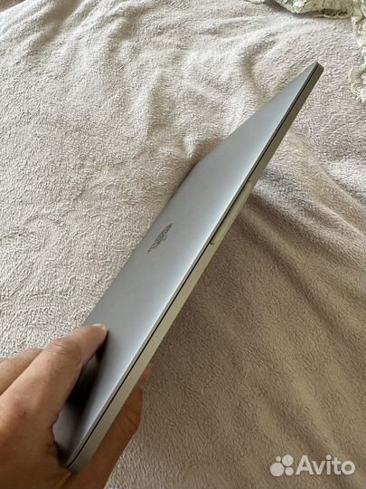 MacBook Pro 13 i5/8GB/512GB + TouchBar (2016)